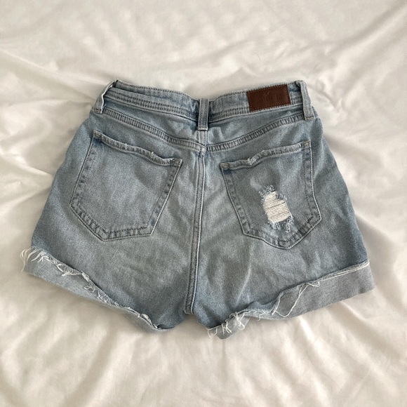 Hollister Jean Shorts - Picture 2 of 4